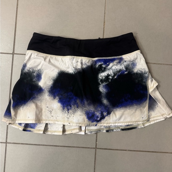 Lululemon skort size 4 - Picture 2 of 6
